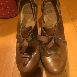 Uggs like new heels with tie!